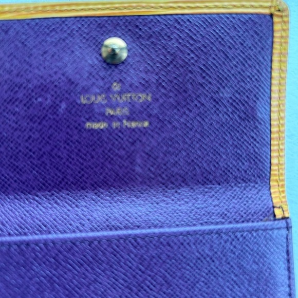 LV💛Épi Double Snap Wallet - Picture 7 of 10